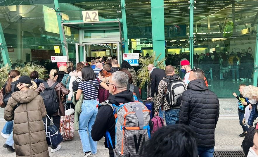 Shqiperise i ka emigruar 40 per qind e fuqise punetore, IMO: Pagat e uleta shtuan largimet